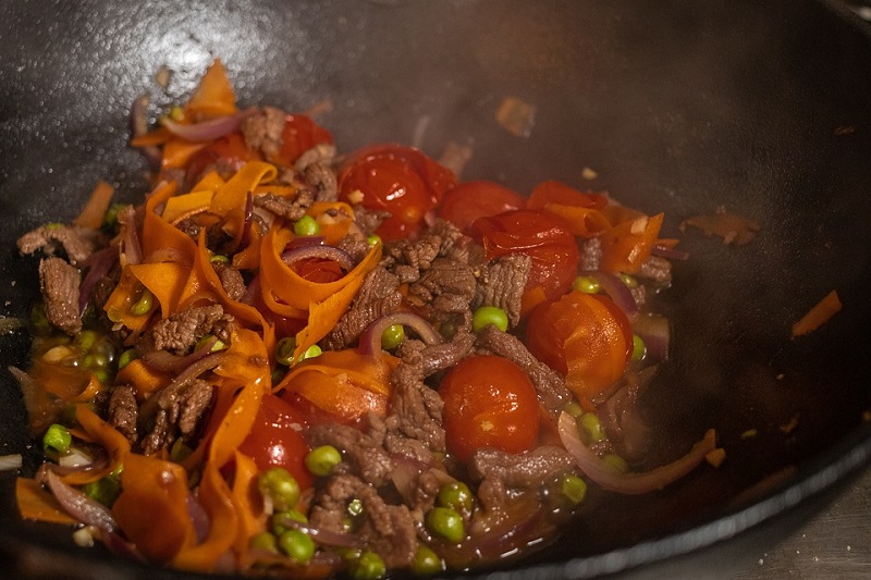 Рецепт вок-говядины с овощами и соевым соусом